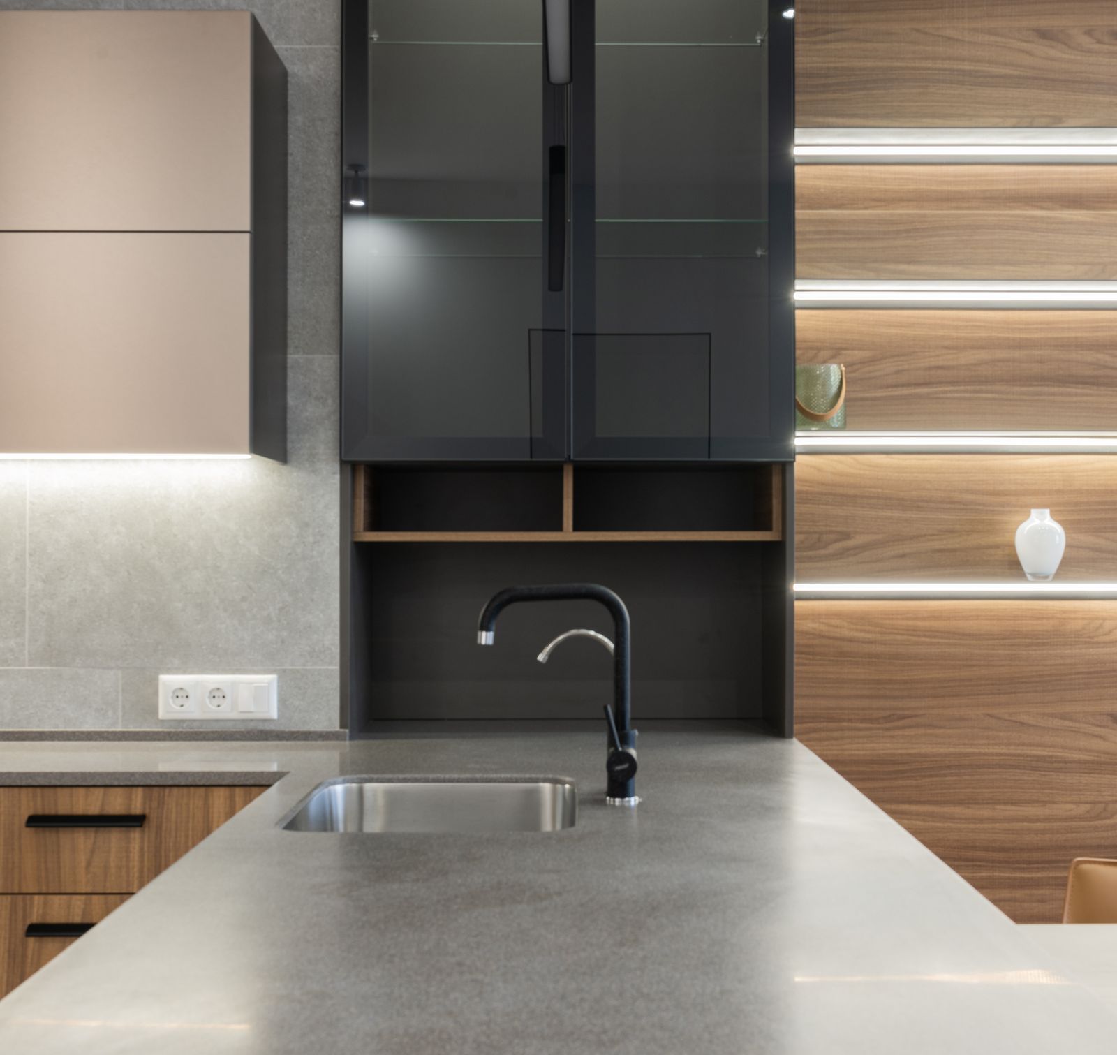 Modern kitchen sink and cabinetry